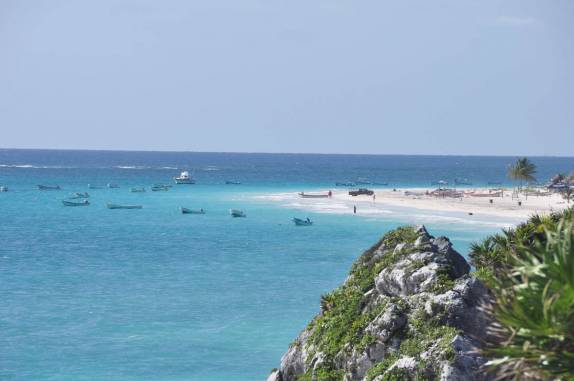 Mar do Caribe visto do alto das ruínas mayas de Tulum, no México